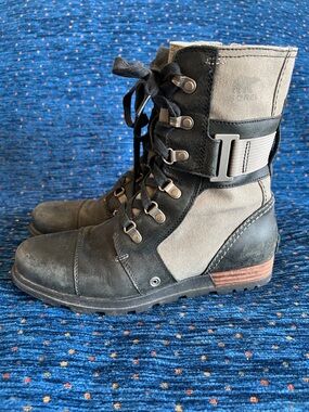 Sorel “Major Carly” size 8.5 Black & Grey Lace-Up Combat Boots